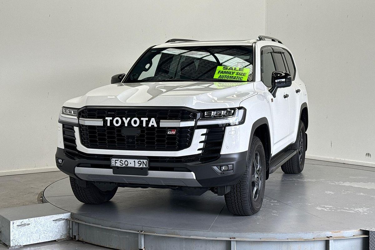 2025 Toyota Landcruiser GR Sport FJA300R