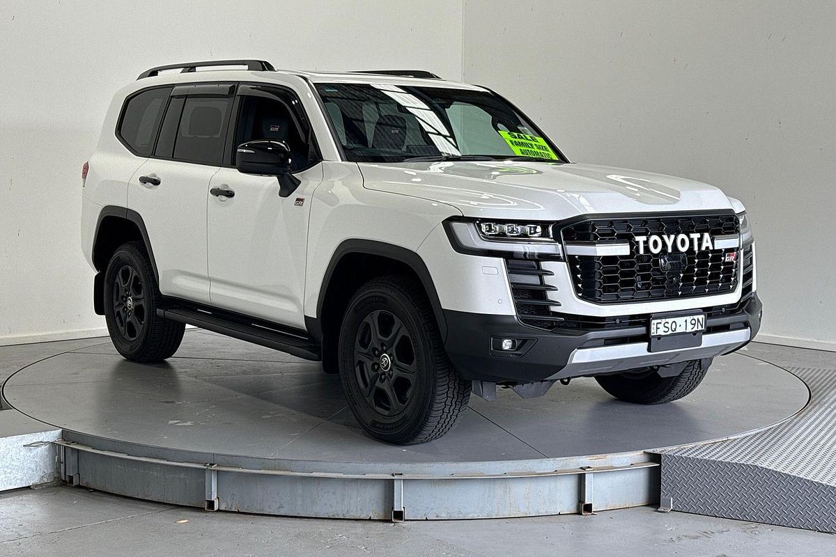 2025 Toyota Landcruiser GR Sport FJA300R