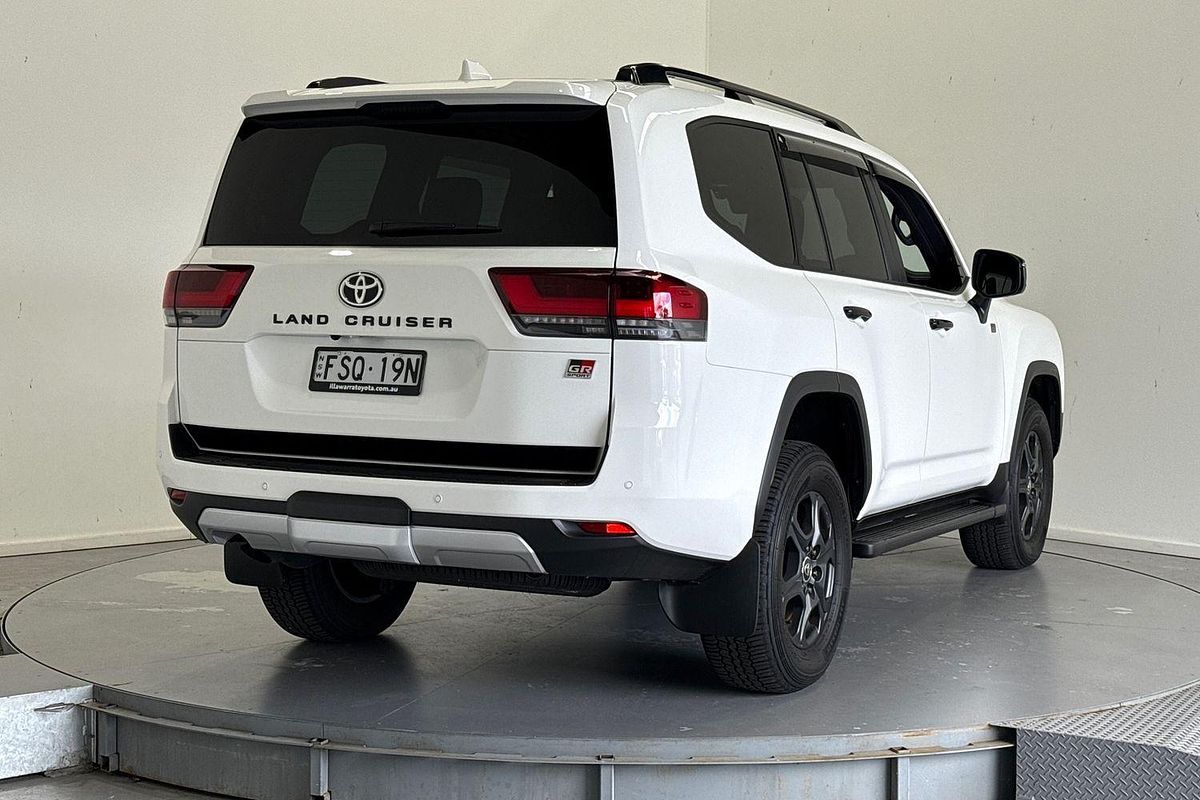 2025 Toyota Landcruiser GR Sport FJA300R