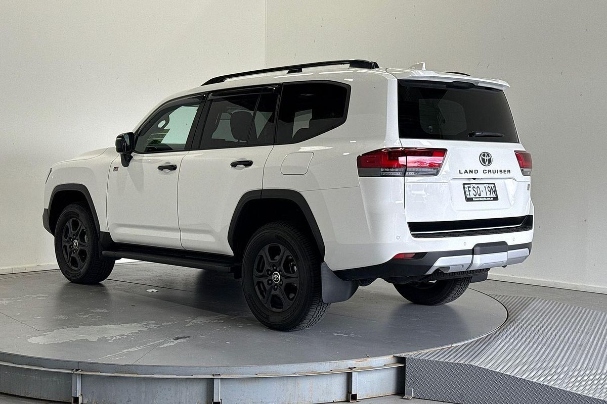2025 Toyota Landcruiser GR Sport FJA300R