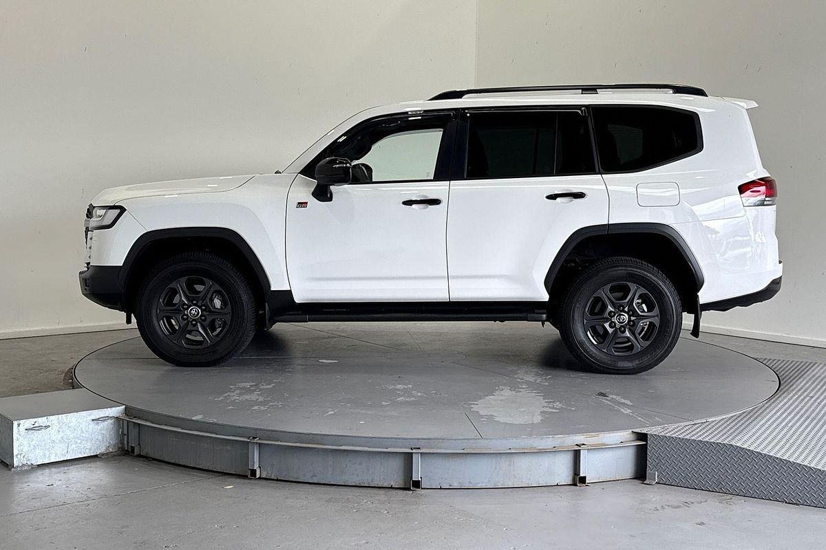 2025 Toyota Landcruiser GR Sport FJA300R