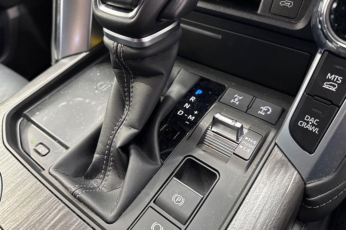 2025 Toyota Landcruiser GR Sport FJA300R