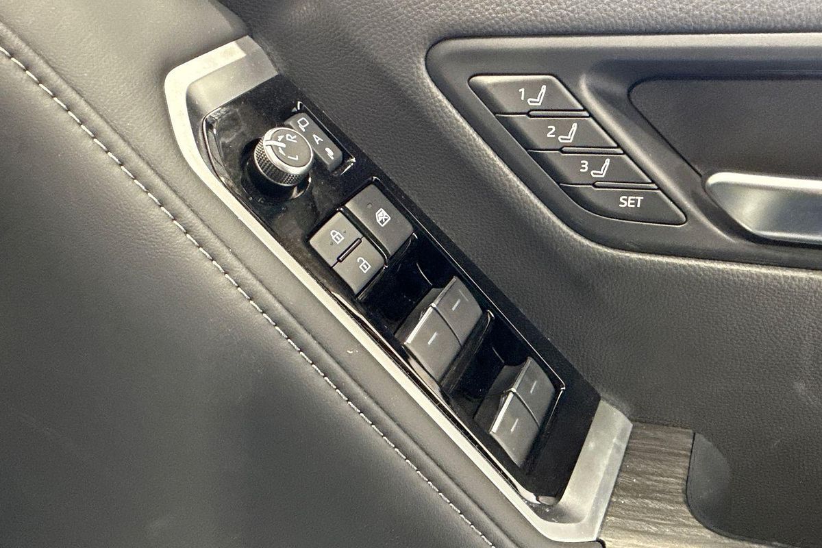 2025 Toyota Landcruiser GR Sport FJA300R