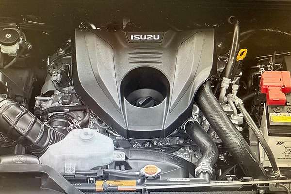 2025 Isuzu MU-X X-TERRAIN