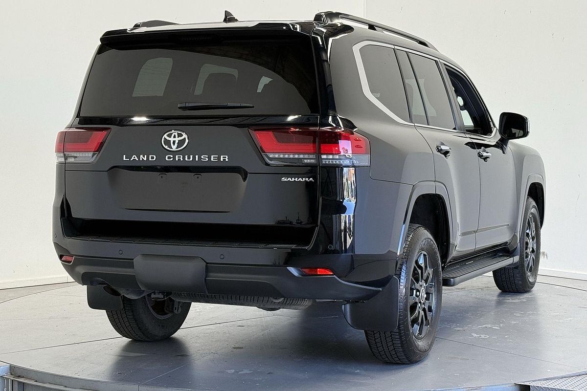 2023 Toyota Landcruiser Sahara FJA300R