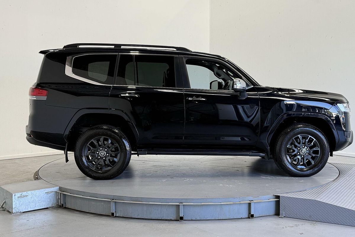 2023 Toyota Landcruiser Sahara FJA300R