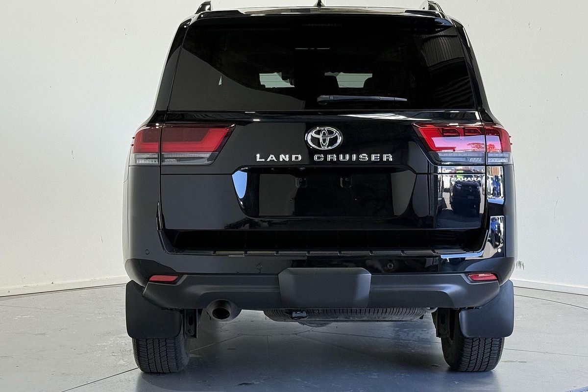 2023 Toyota Landcruiser Sahara FJA300R