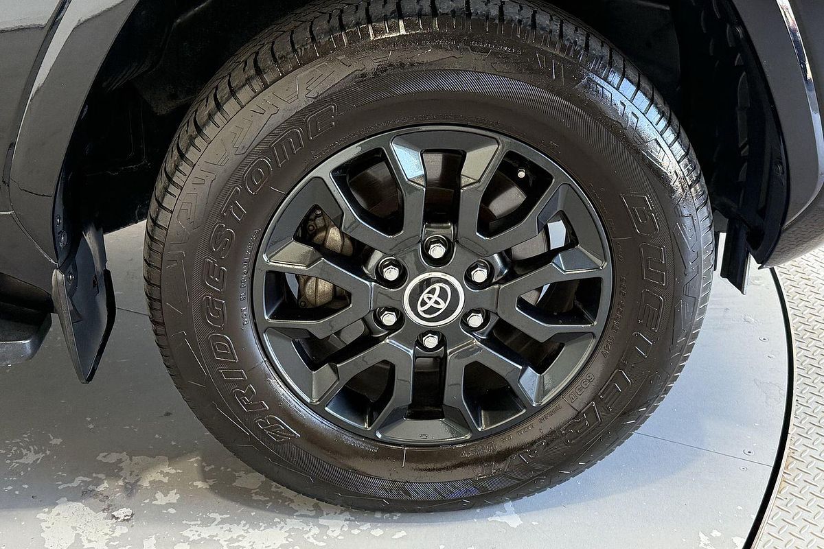 2023 Toyota Landcruiser Sahara FJA300R