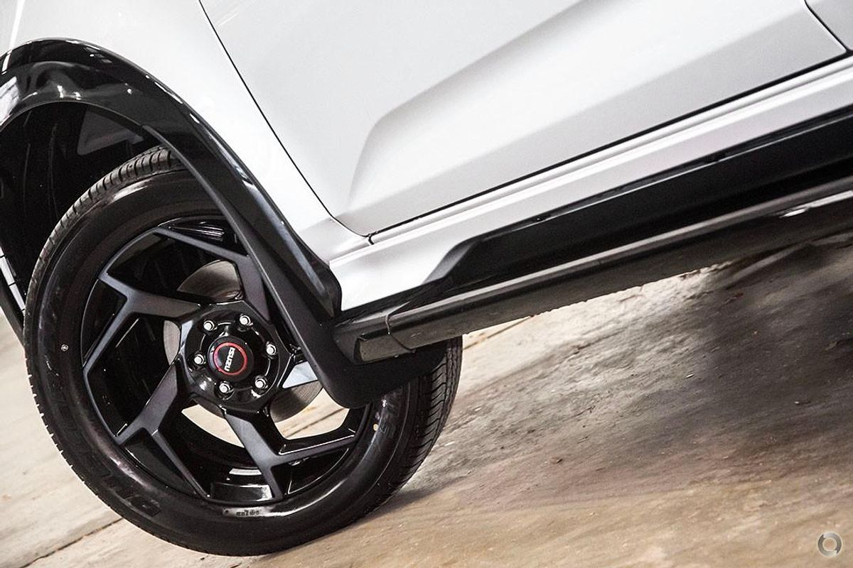 2025 Isuzu MU-X X-TERRAIN