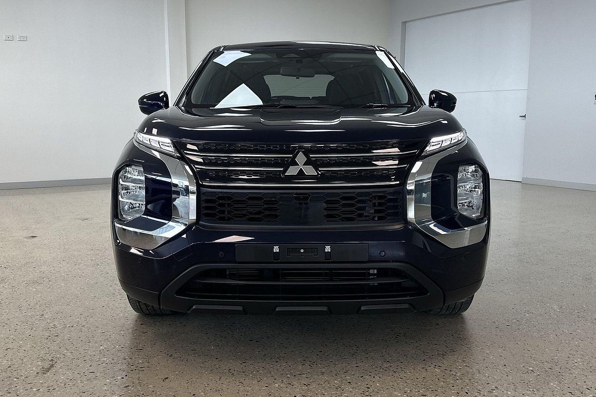 2023 Mitsubishi Outlander ES ZM