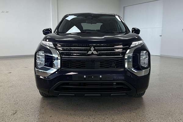 2023 Mitsubishi Outlander ES ZM