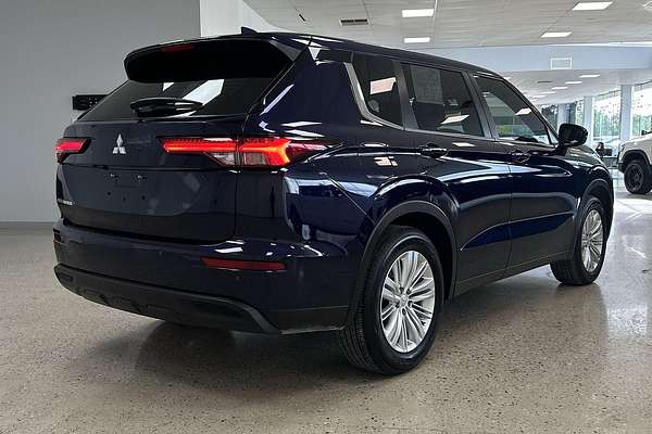 2023 Mitsubishi Outlander ES ZM