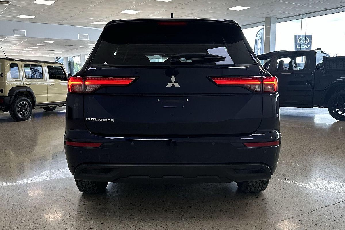 2023 Mitsubishi Outlander ES ZM