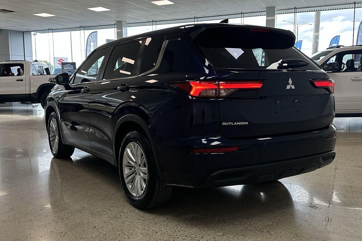 2023 Mitsubishi Outlander ES ZM