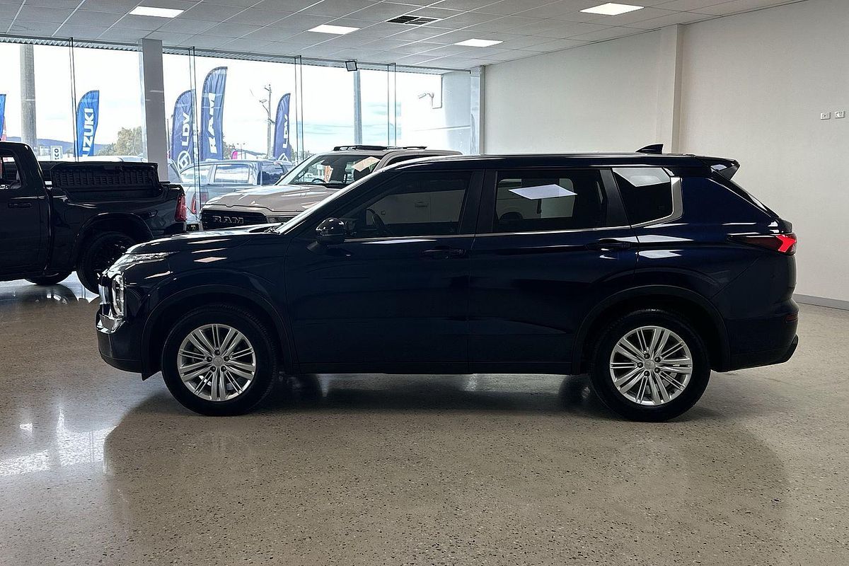 2023 Mitsubishi Outlander ES ZM