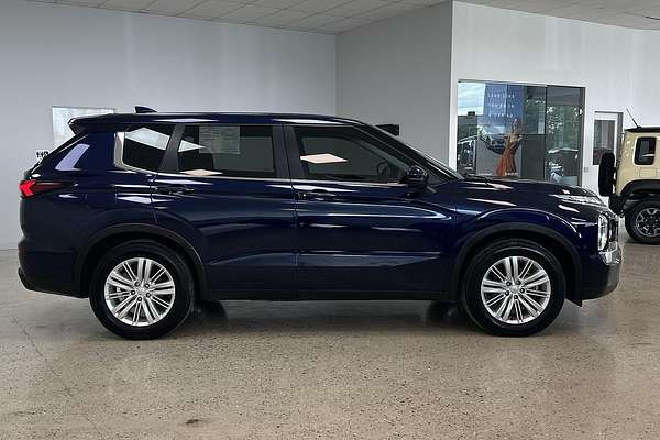 2023 Mitsubishi Outlander ES ZM