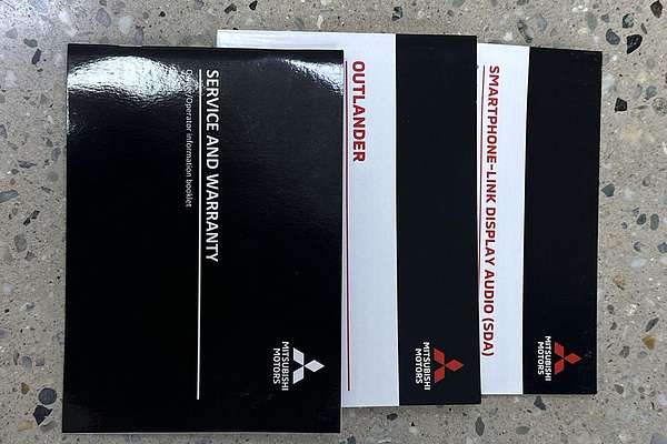 2023 Mitsubishi Outlander ES ZM