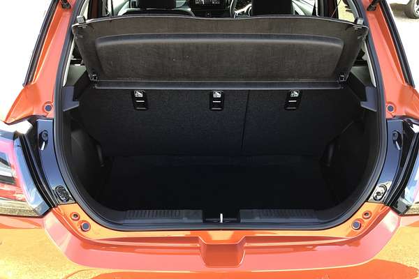 2025 Suzuki Swift Hybrid Plus UZ