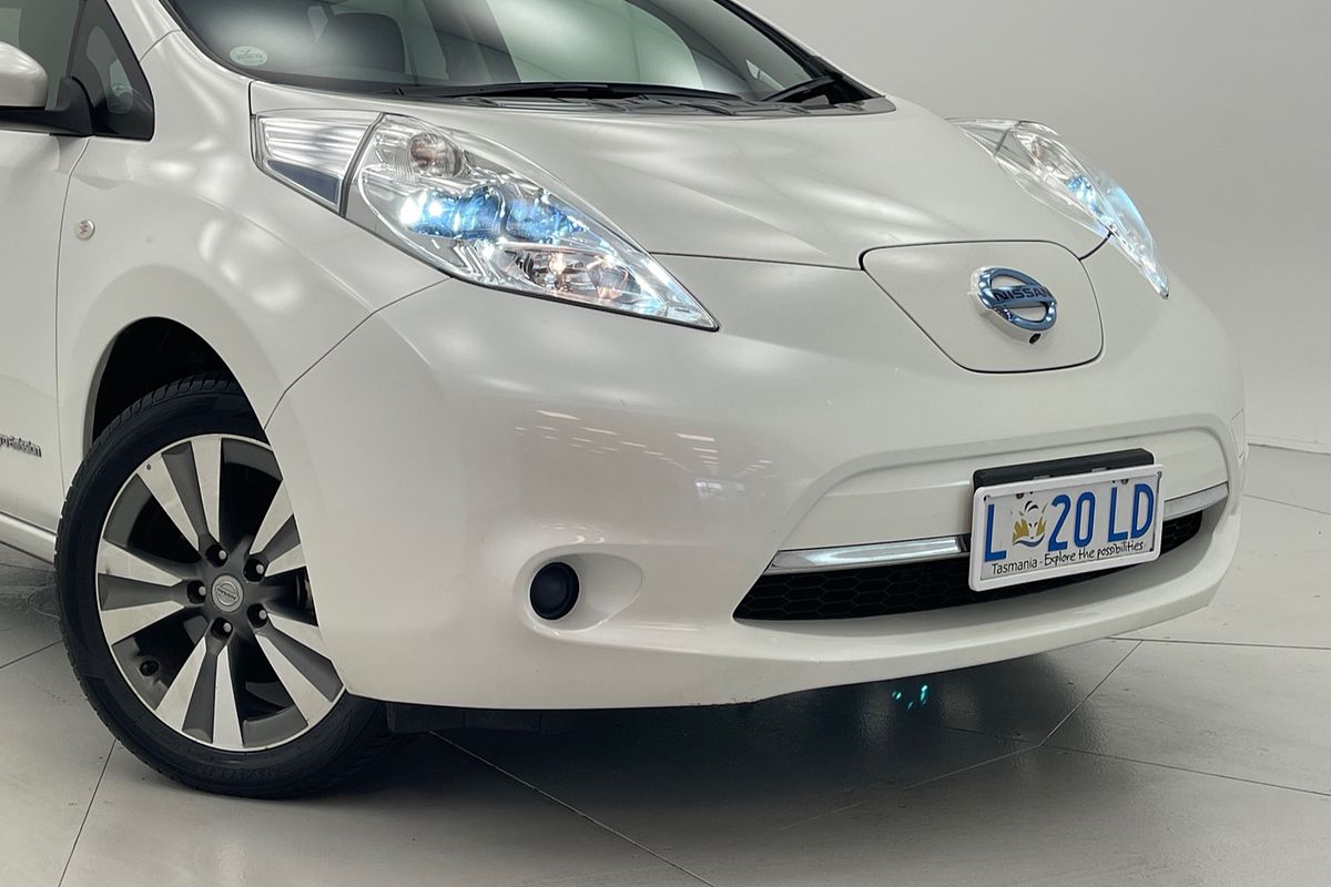 2017 Nissan LEAF  ZE0