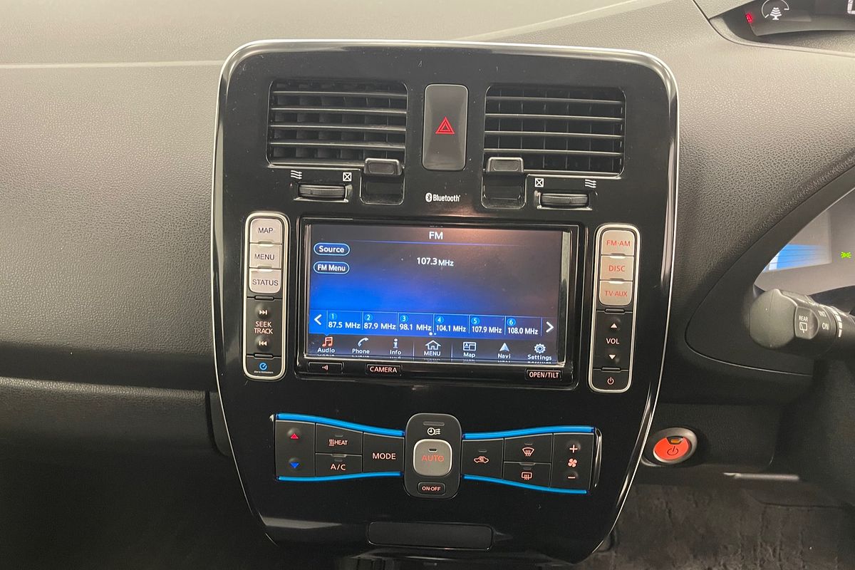 2017 Nissan LEAF  ZE0