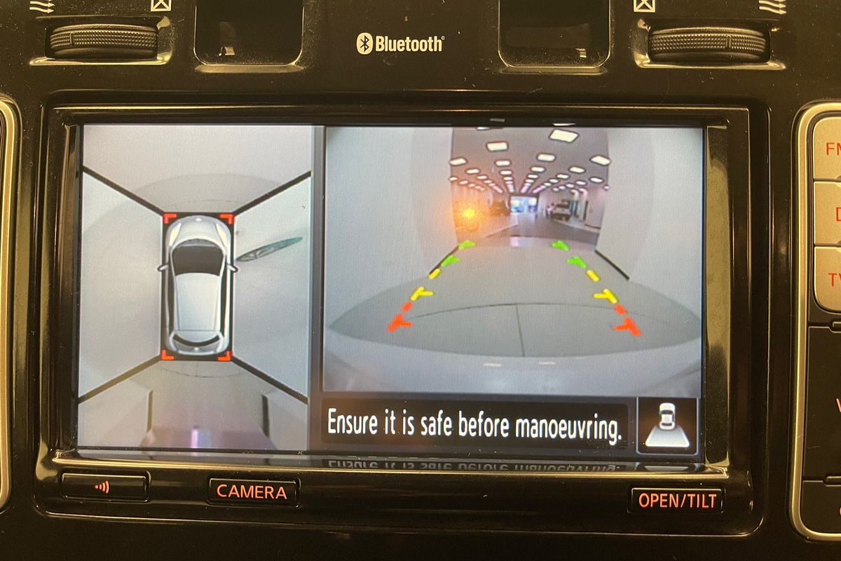 2017 Nissan LEAF  ZE0