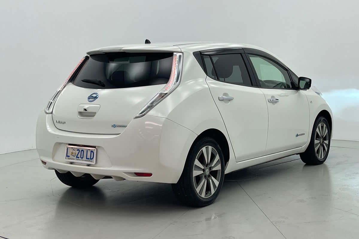 2017 Nissan LEAF  ZE0