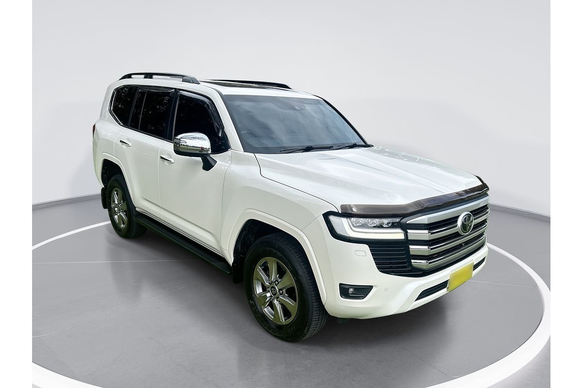 2022 Toyota Landcruiser Sahara FJA300R