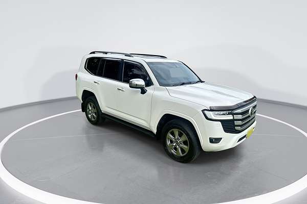 2022 Toyota Landcruiser Sahara FJA300R