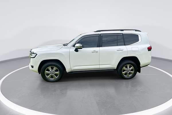 2022 Toyota Landcruiser Sahara FJA300R