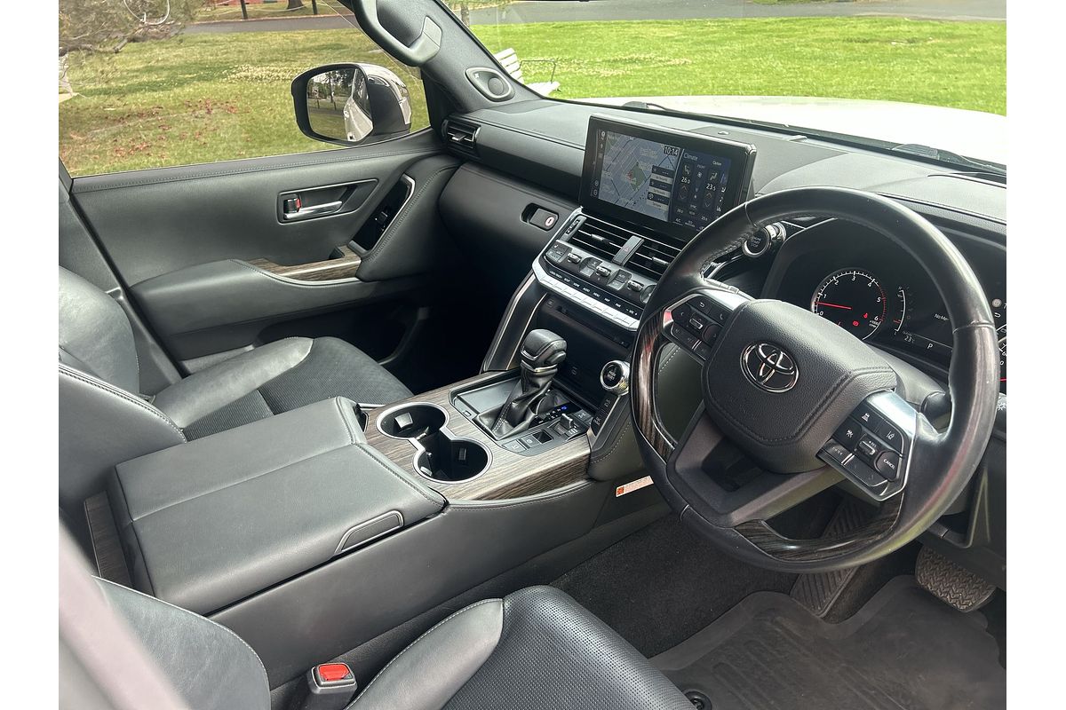 2022 Toyota Landcruiser Sahara FJA300R