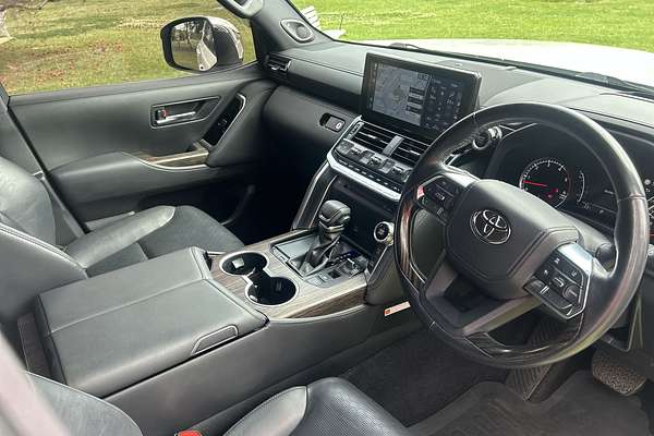 2022 Toyota Landcruiser Sahara FJA300R