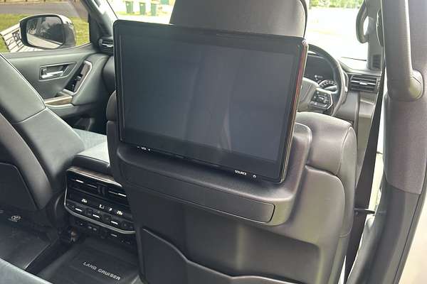 2022 Toyota Landcruiser Sahara FJA300R