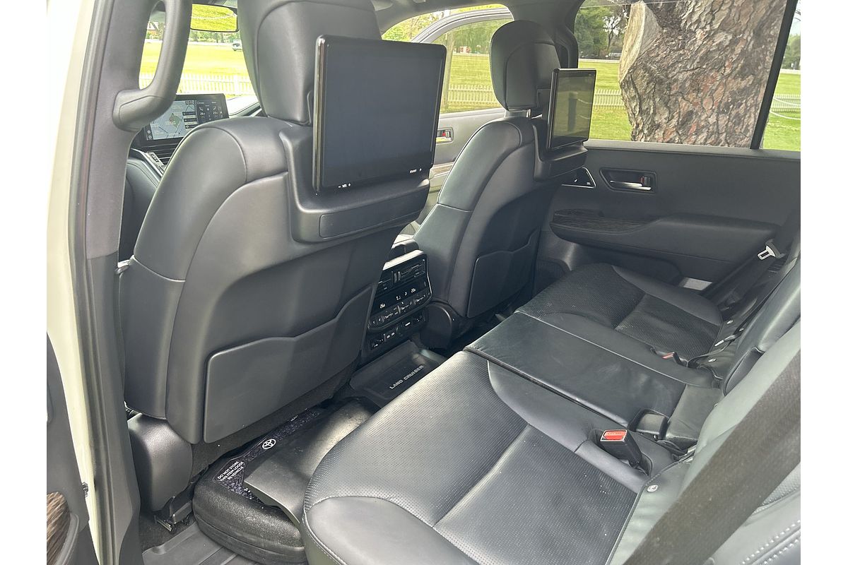 2022 Toyota Landcruiser Sahara FJA300R