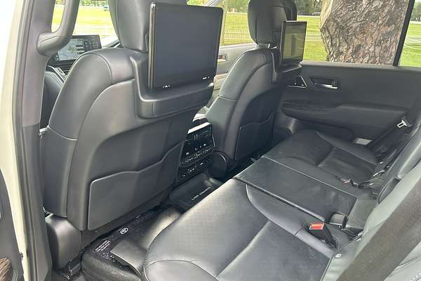 2022 Toyota Landcruiser Sahara FJA300R