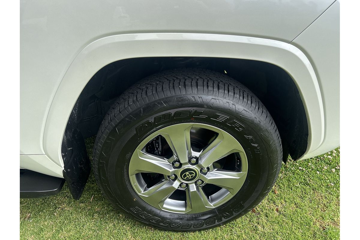 2022 Toyota Landcruiser Sahara FJA300R