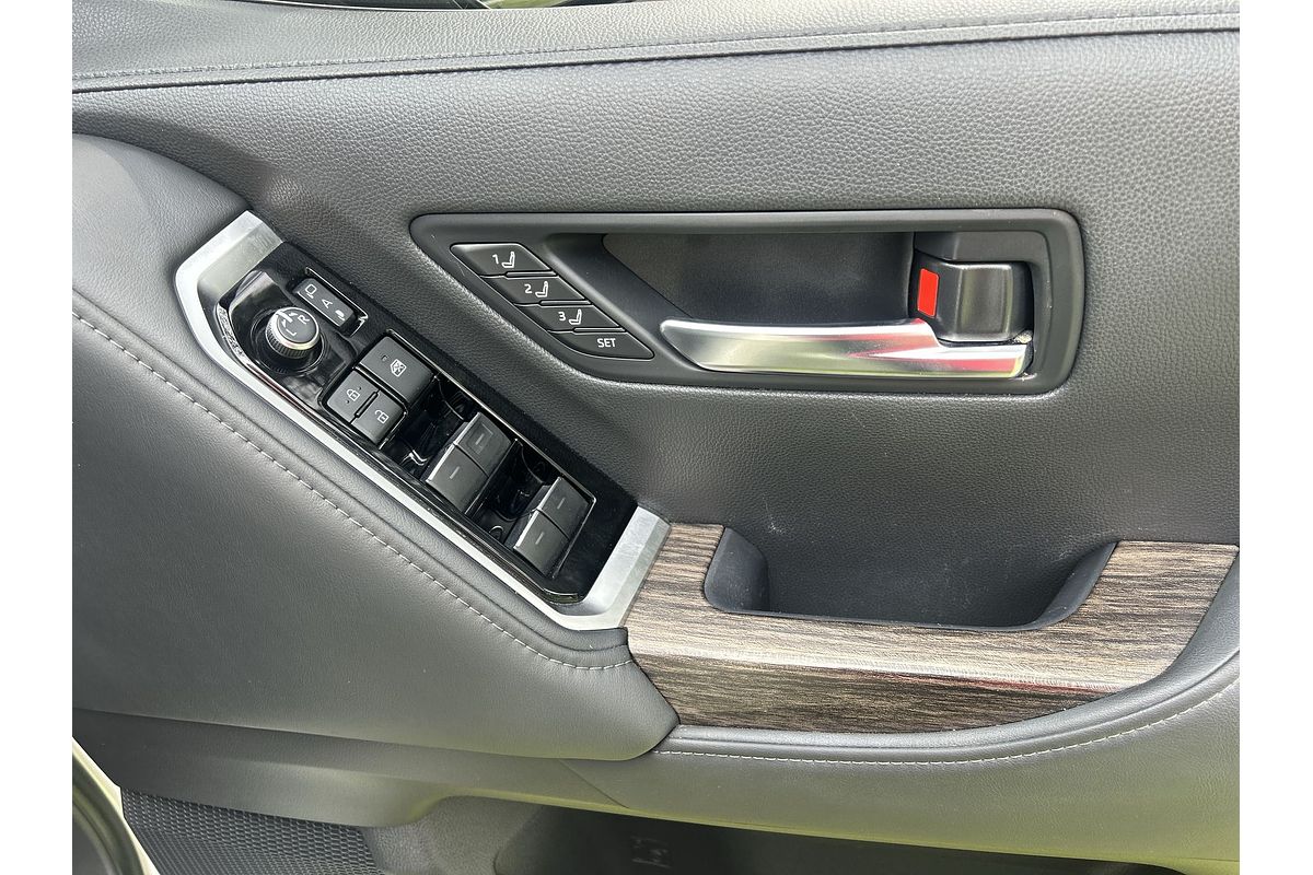 2022 Toyota Landcruiser Sahara FJA300R