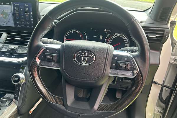 2022 Toyota Landcruiser Sahara FJA300R