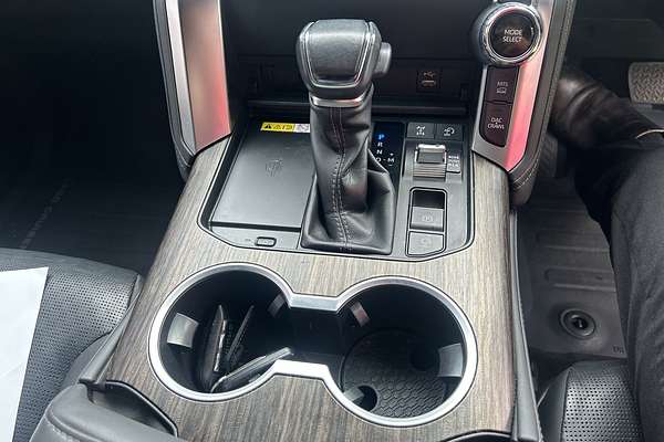 2022 Toyota Landcruiser Sahara FJA300R