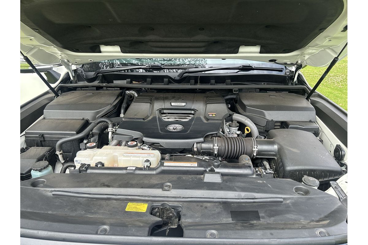 2022 Toyota Landcruiser Sahara FJA300R