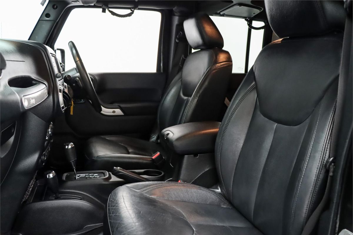 2017 Jeep Wrangler Unlimited Overland JK