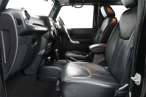 2017 Jeep Wrangler Unlimited Overland JK