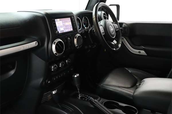 2017 Jeep Wrangler Unlimited Overland JK