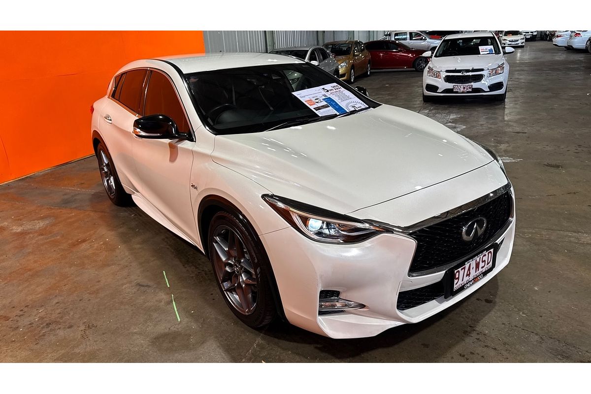 2016 INFINITI Q30 Sport H15