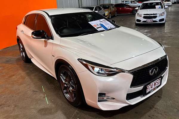 2016 INFINITI Q30 Sport H15