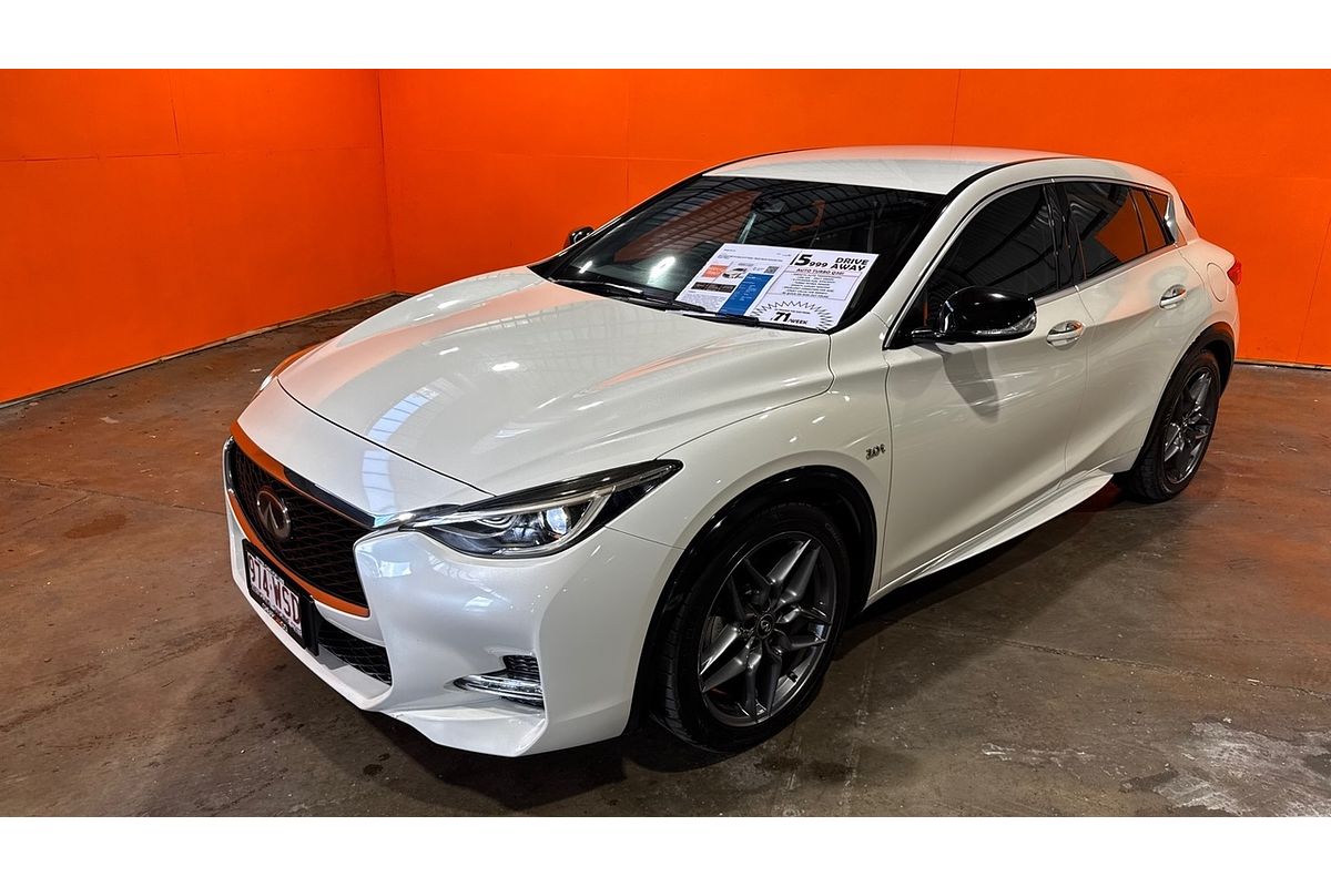 2016 INFINITI Q30 Sport H15