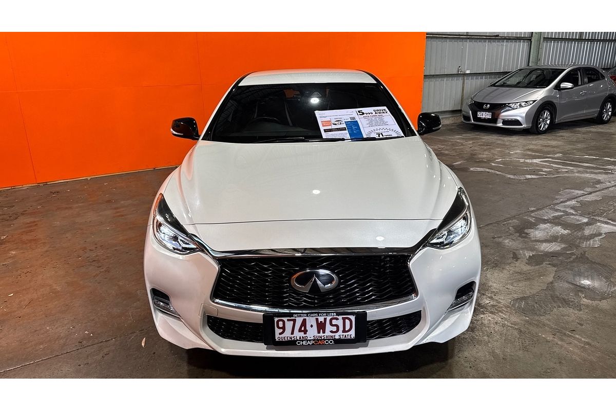 2016 INFINITI Q30 Sport H15