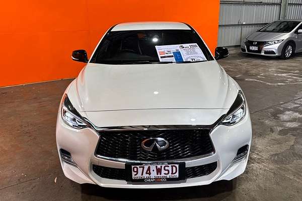 2016 INFINITI Q30 Sport H15