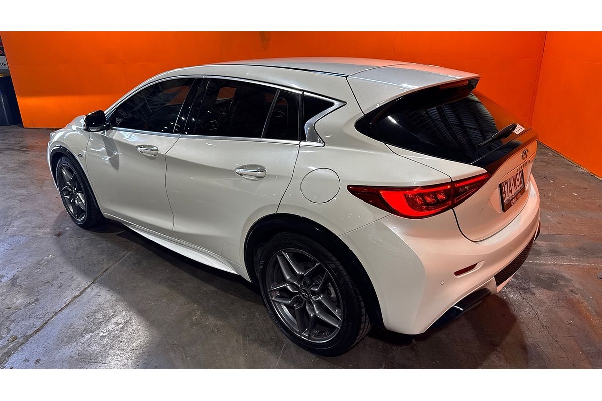 2016 INFINITI Q30 Sport H15