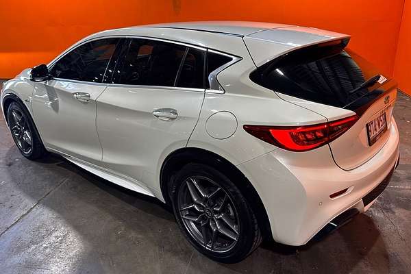 2016 INFINITI Q30 Sport H15