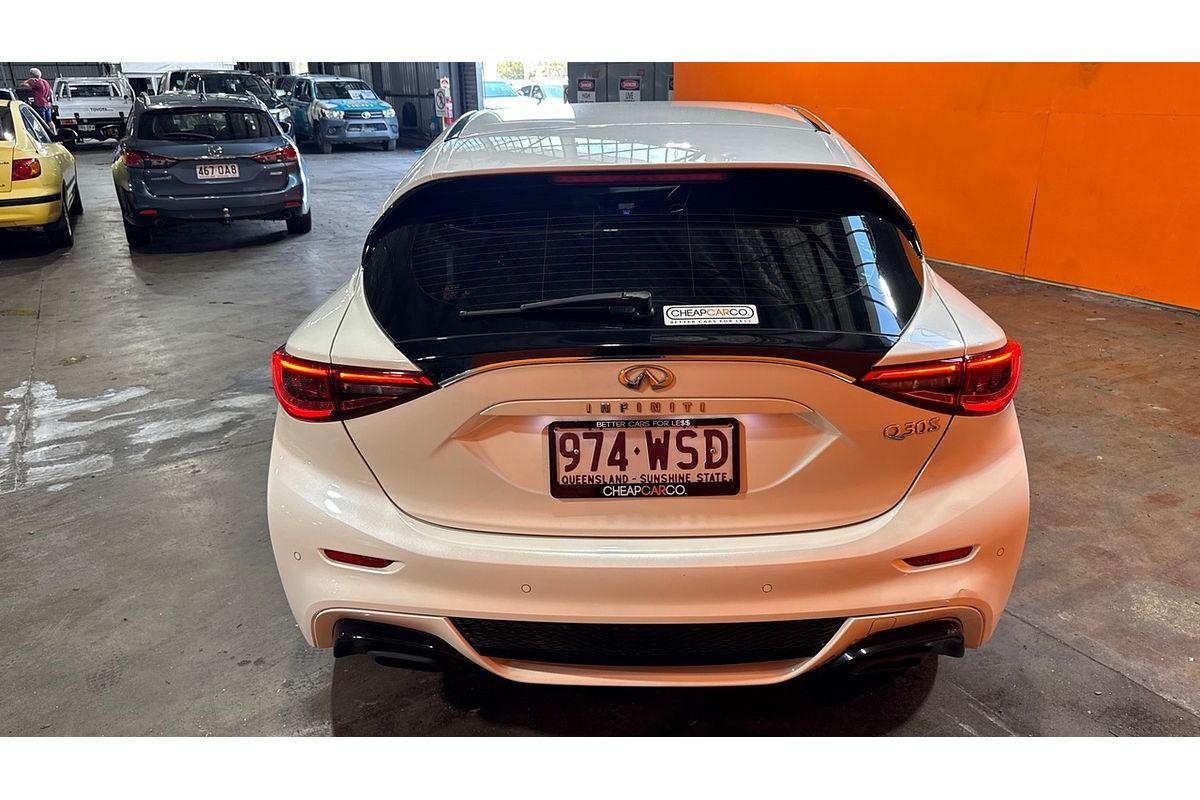 2016 INFINITI Q30 Sport H15